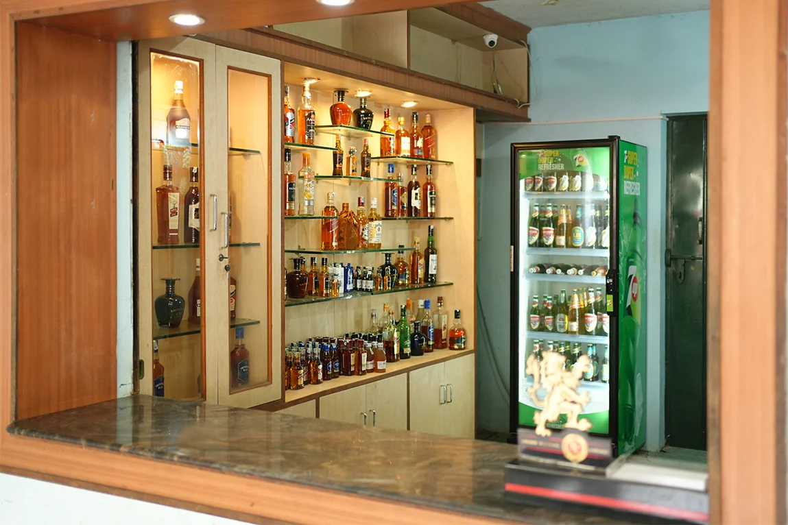 Restaurant with Lounge Bar